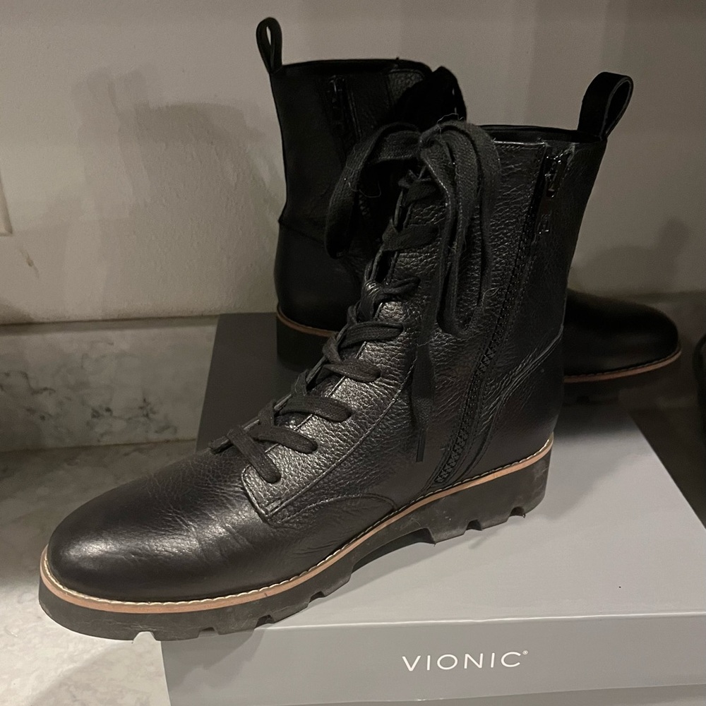 Vionic Lani black leather lace up/side zip combat boot